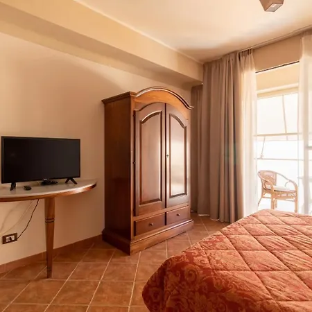 Sikania 3*
