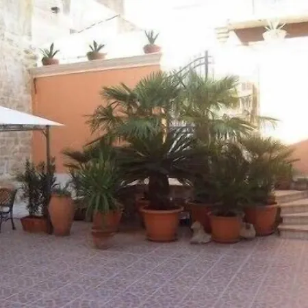 Frühstückspension Sikania 3*
