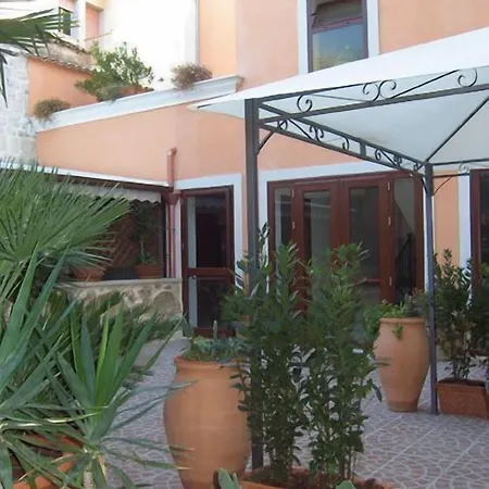 Sikania 3*