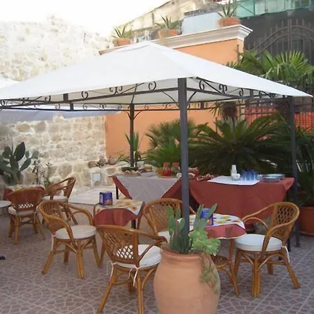 Frühstückspension Sikania 3*