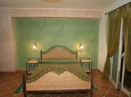 Sikania 3*